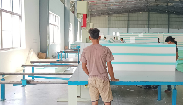 FOAM STRAIGHT CUTTING MACHINE
